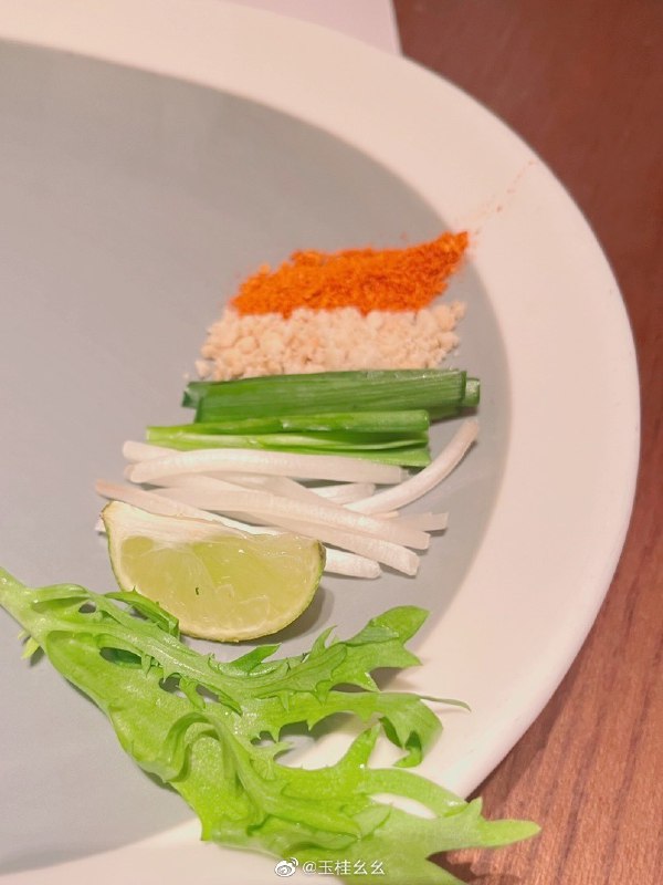 #微博评论 167128呼呼今天啵啵和后排小学生一起看了熊出没最开始对小学生有梁木但是小孩子的笑声很清脆而且他们又对这种剧情非常吃这套后半程哇哇的哭小学生其实也可以很可爱被评论的微博 三松许玉桂幺幺       “说来嘲讽   我不太懂  渴望你懂”         《红玫瑰》              🐿🥀11 小时前 属地河南 | 玉桂幺幺