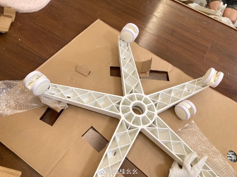 #微博评论 6.你看安装费已经被我省3块钱了被评论的微博 三松许玉桂幺幺#熬夜啵比# 第一题已知