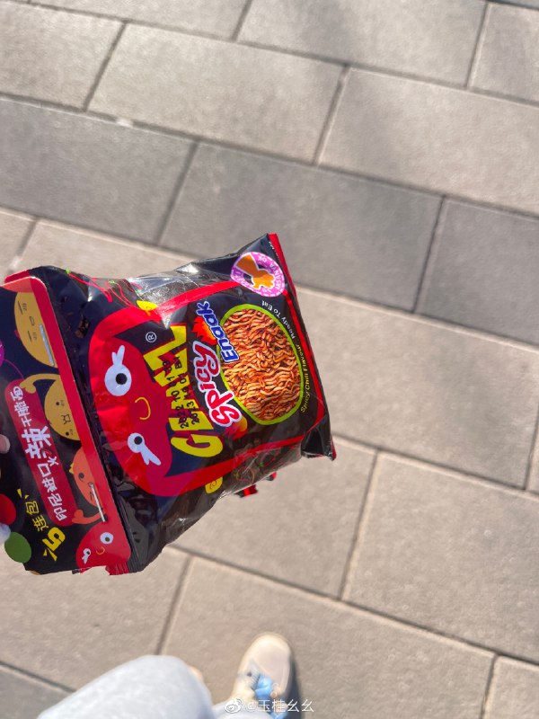 #微博评论 买一包真相最爱踩的方便面去看病号被评论的微博 三松许玉桂幺幺       “说来嘲讽   我不太懂  渴望你懂”         《红玫瑰》              🐿🥀31 秒前 属地河南 | 玉桂幺幺