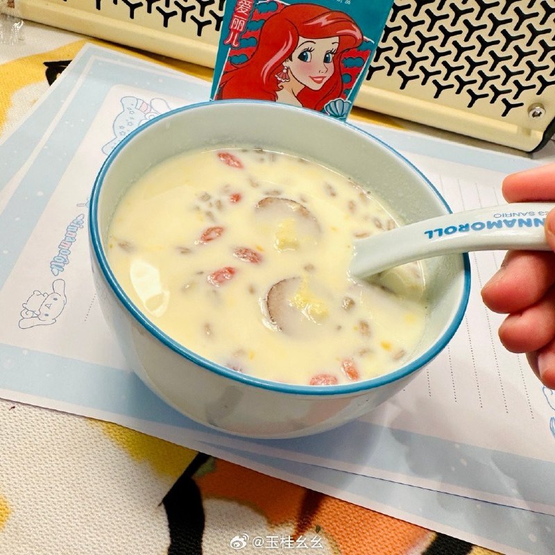 #微博评论 复刻成功的牛奶醪糟好幸福以后可以经常吃到了今天家附近放烟花的蛮多的不知道晚上会不会非常热闹被评论的微博 中午不啵[爱你]歇了大家记得假期好好吃饭 我们晚上见（最近好想这个小兔子）34 秒前 属地河南 | 玉桂幺幺