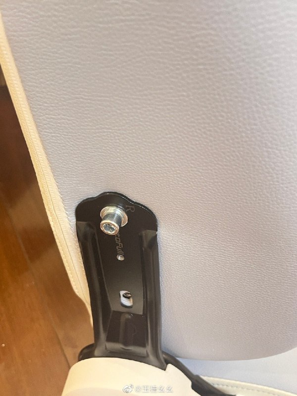 #微博评论 7.每拧一个螺丝 可以挣十块钱被评论的微博 三松许玉桂幺幺#熬夜啵比# 第一题已知