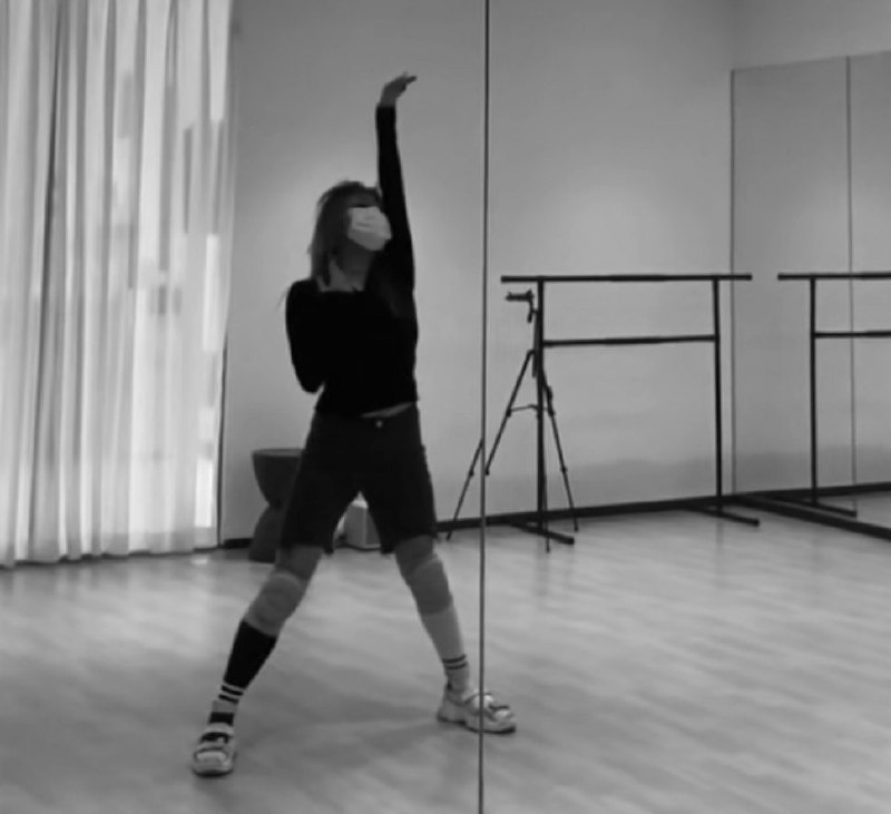 #微博评论回复 忽胖忽瘦的 这不今晚又吃肉了被回复的评论 13 分钟前 @玉桂嗷嗷