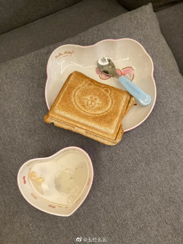 #珈乐魂 #微博评论 午安幺咪 下午愉快被评论的微博 #直播正当夏#  玉桂幺幺的微博直播6 秒前 属地河南 | 玉桂幺幺