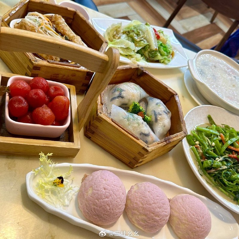 #微博评论 图片评论被评论的微博 三松许 ♡⃝ .. 📓 ‧₊˚ 🦢  .👋 尊嘟假嘟？#starlink偶像计划##带着微博去旅行#38 秒前 属地广东 | 玉桂幺幺