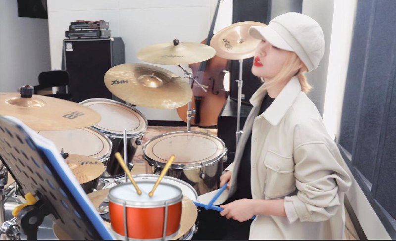 #b站视频 开心学鼓的一月 | 夏日漱石 | 别cry 总有小狗奔你而来 | 三松许 | 翻奏《夏日漱石》  乐队橘子海   恭喜3宝 新技能get  3u don't cry 总有小狗奔你而来  “新年快乐小乖！”4 秒前 | 观看视频 | -三松许-