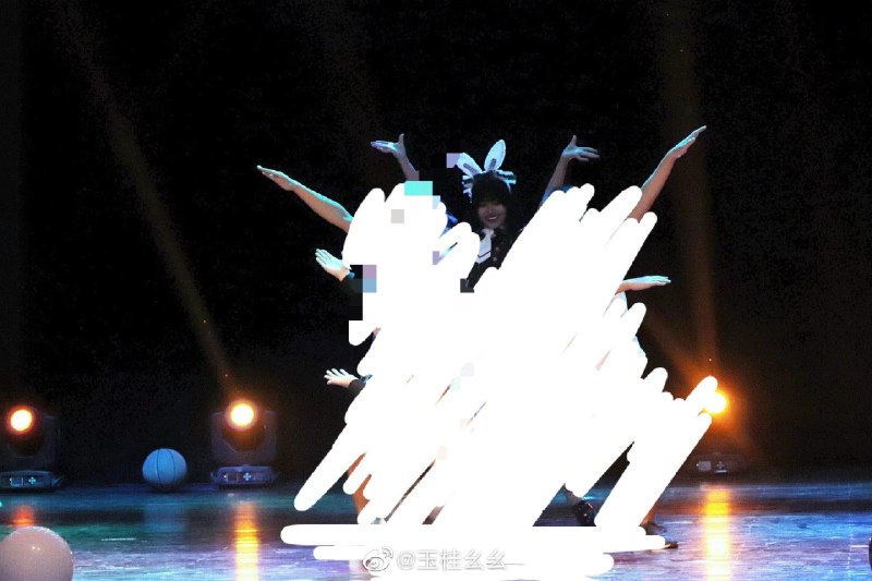 #珈乐魂 #微博评论 “最后一张 涉及的朋友很多 狠码一下 最开心的照片我想了很久应该就是这张大白牙