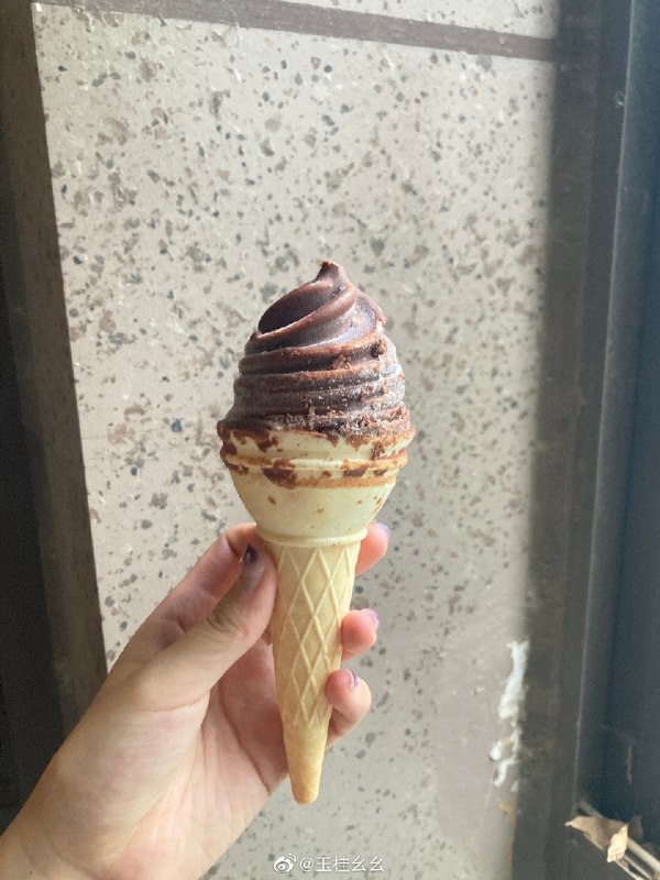 #微博评论 蒙牛火炬 🔥被评论的微博 #三松许[超话]# 🤍✨ ★･.｡*†*｡.･♡･.｡🍦六月第一天，看到超市促销